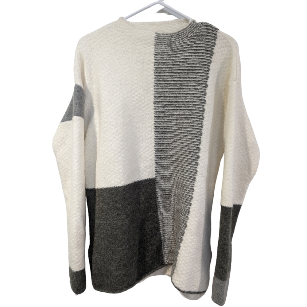 Evolution oversized warm cream and gray crew neck sweater. Women's